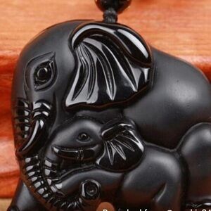 ONYX | Elephant and baby | Bead necklace | 24 inches long | Condition: Like New